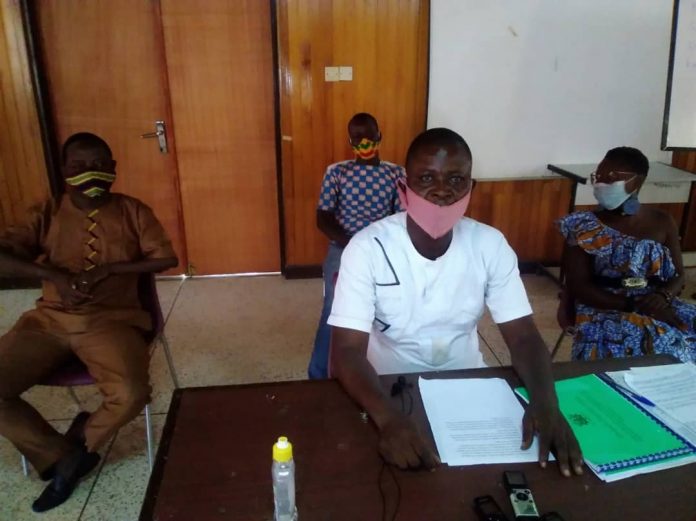 42F81B33-F0C8-4874-BCA5-E0F4CA95C30E