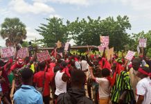Nabdam youth protest poor roads, demand action on 7.5km Asonge-Pelungu stretch